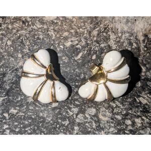 Vtg Crown Trifari Clip On Earrings White Enamel Fan Gold Tone MCM 50s Dressy